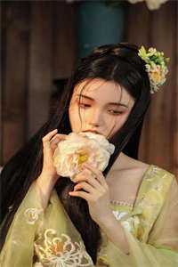 因为看时间被扣工资后，女老板悔疯了精品推荐